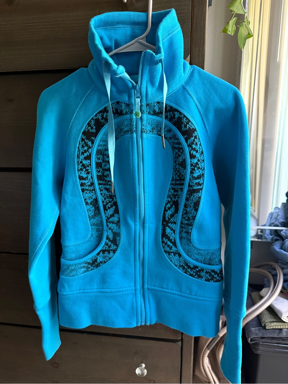 lululemon athletica Turquoise Blue Zip-Up Hoodie with Black Pattern